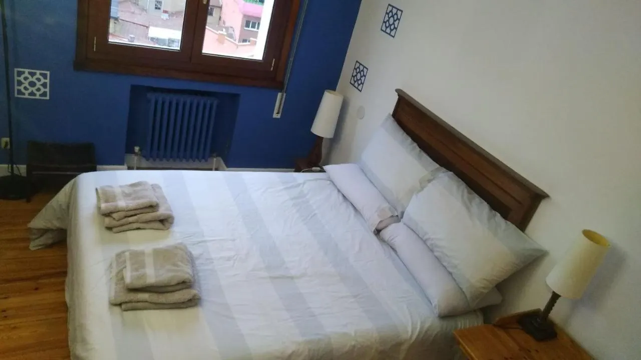 Superviews: Private Room with Bath, Parking & Netflix Bilbao Homestay