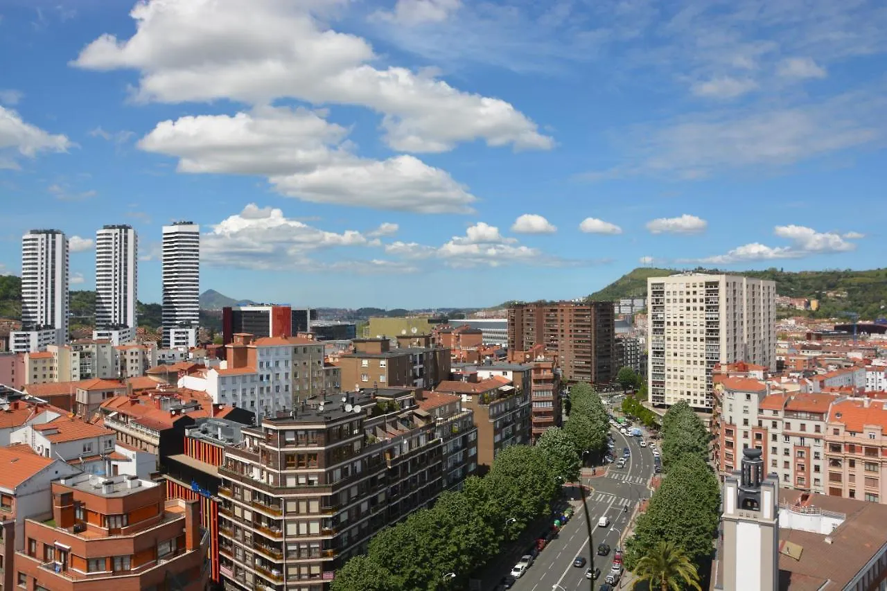 Homestay Superviews: Private Room with Bath, Parking & Netflix Bilbao Spain