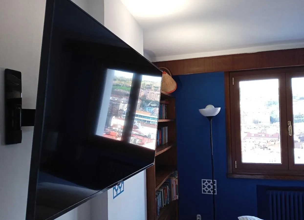 Homestay Superviews: Private Room with Bath, Parking & Netflix Bilbao