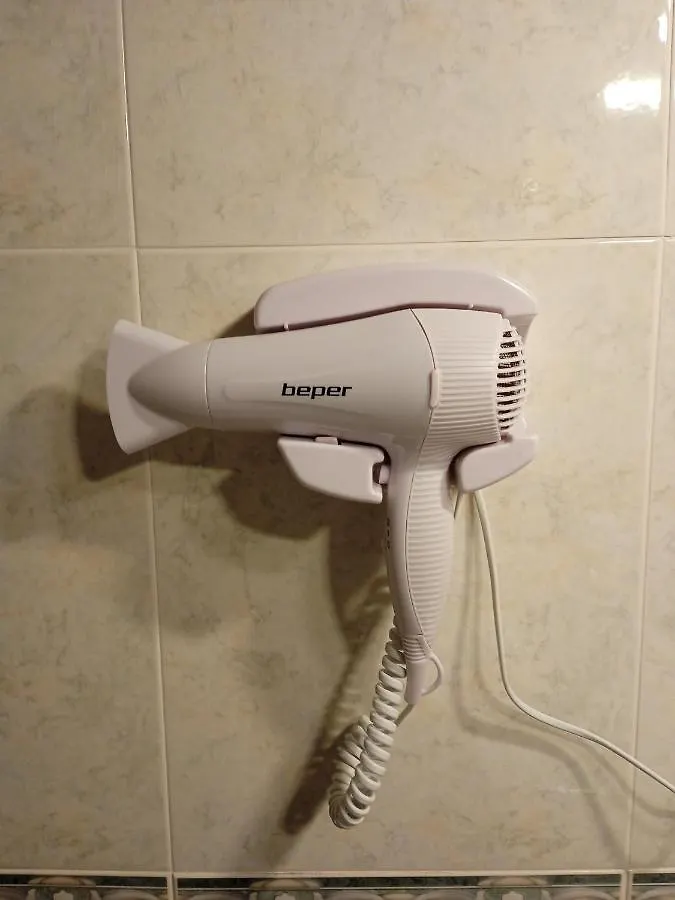Superviews: Private Room with Bath, Parking & Netflix Bilbao Spain
