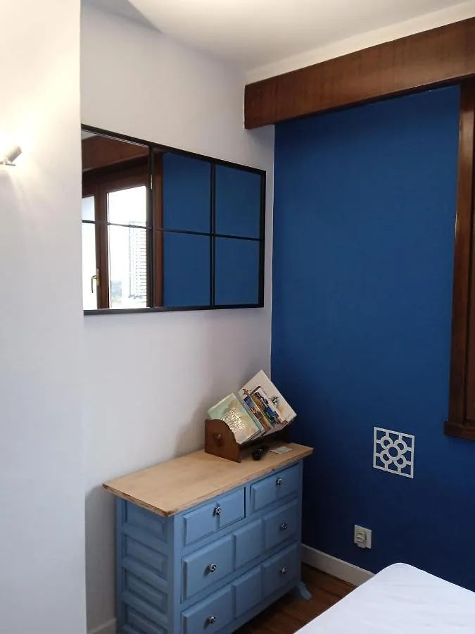 Superviews: Private Room with Bath, Parking & Netflix Bilbao Homestay